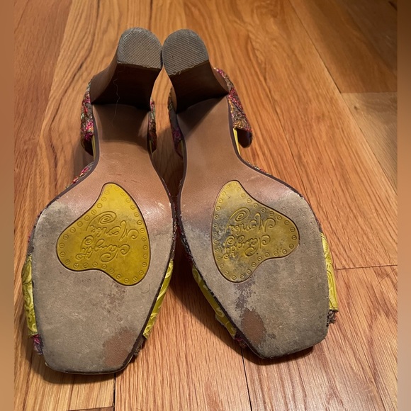 Naughty monkey heels - Picture 5 of 5